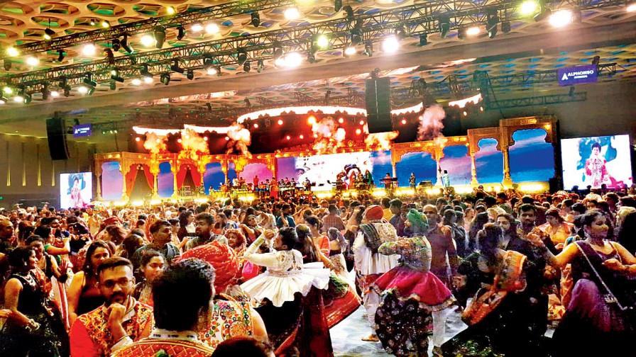 જિયો વર્લ્ડ કન્વેન્શન સેન્ટરમાં ફાલ્ગુની પાઠકના સંગાથે આયોજિત નવરાત્રિ ઉત્સવના છઠ્ઠા દિવસના વિજેતાઓ જોઈ લો