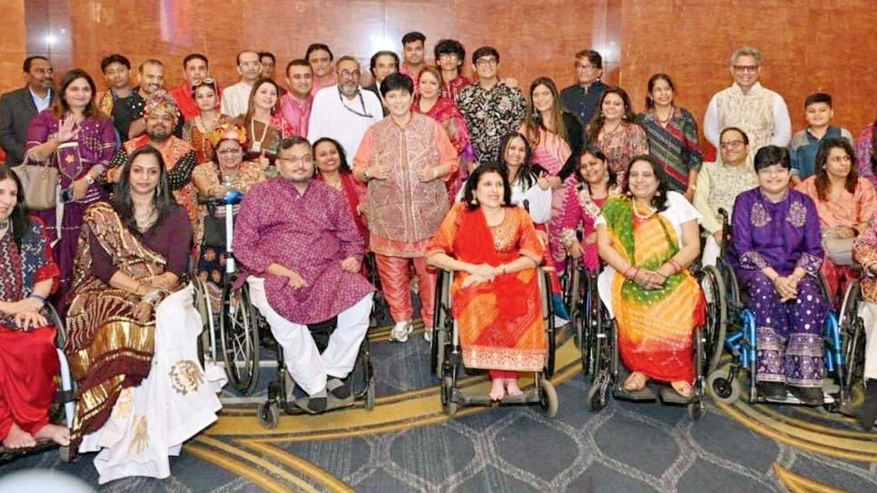 ગરબાની મોજ માણવા ગઈ કાલે દિવ્યાંગ ખેલૈયાઓ પધાર્યા હતા.