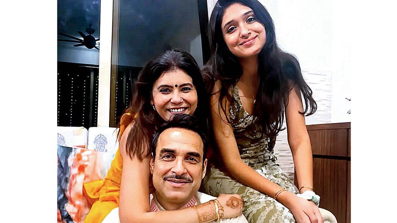 પંકજ ત્રિપાઠીની પરિવાર સાથે દશેરાની ઉજવણી