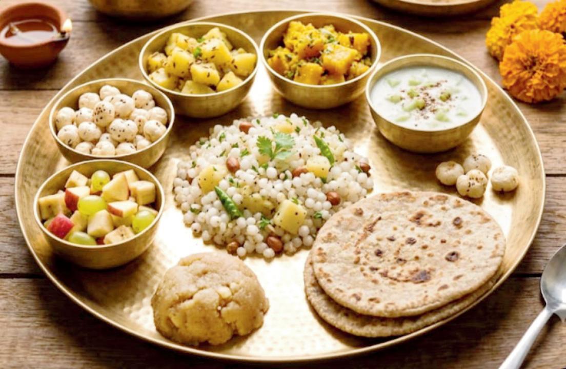 ગરબા  રમવા જતાં પહેલાં જમીને જવું.