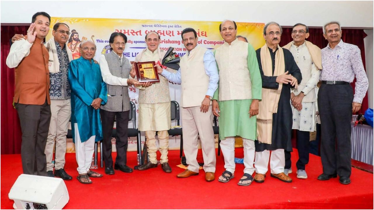જવાહર બક્ષીને `મહર્ષિ વેદ વ્યાસ બ્રહ્મ એવોર્ડ` એનાયત