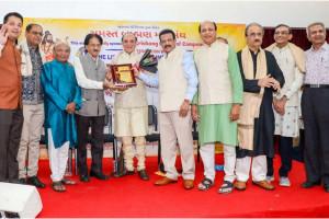 જવાહર બક્ષીને `મહર્ષિ વેદ વ્યાસ બ્રહ્મ એવોર્ડ` એનાયત