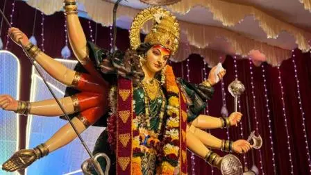 આ આદેશ હેઠળ, વિસર્જન પછી પાણીમાં તરતી કે અડધી ડૂબેલી મૂર્તિઓના ફોટા પાડવા કે વીડિયો રેકોર્ડ કરવાની કોઈને પણ મંજૂરી નથી. (તસવીર: અનુશ્રી ગાયકવાડ)