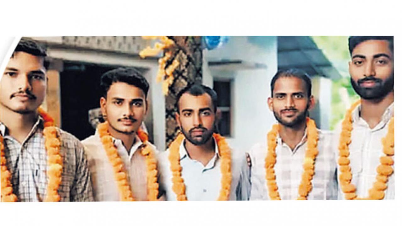 પાંચ દોસ્તો એકસાથે કૉન્સ્ટેબલ બન્યા