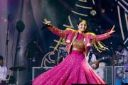 ગઈ કાલે કોરા કેન્દ્ર ગ્રાઉન્ડ નંબર ચારમાં ગીતા રબારીએ સૂરસંગીતની જમાવટ કરી હતી. તસવીરો : સતેજ શિંદે
