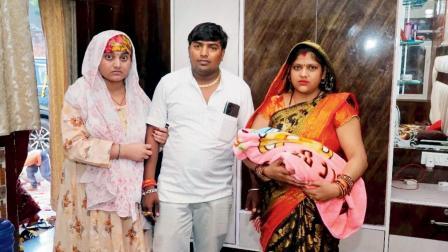 બે પત્નીઓએ સાથે રાખ્યું કરવા ચૌથનું વ્રત