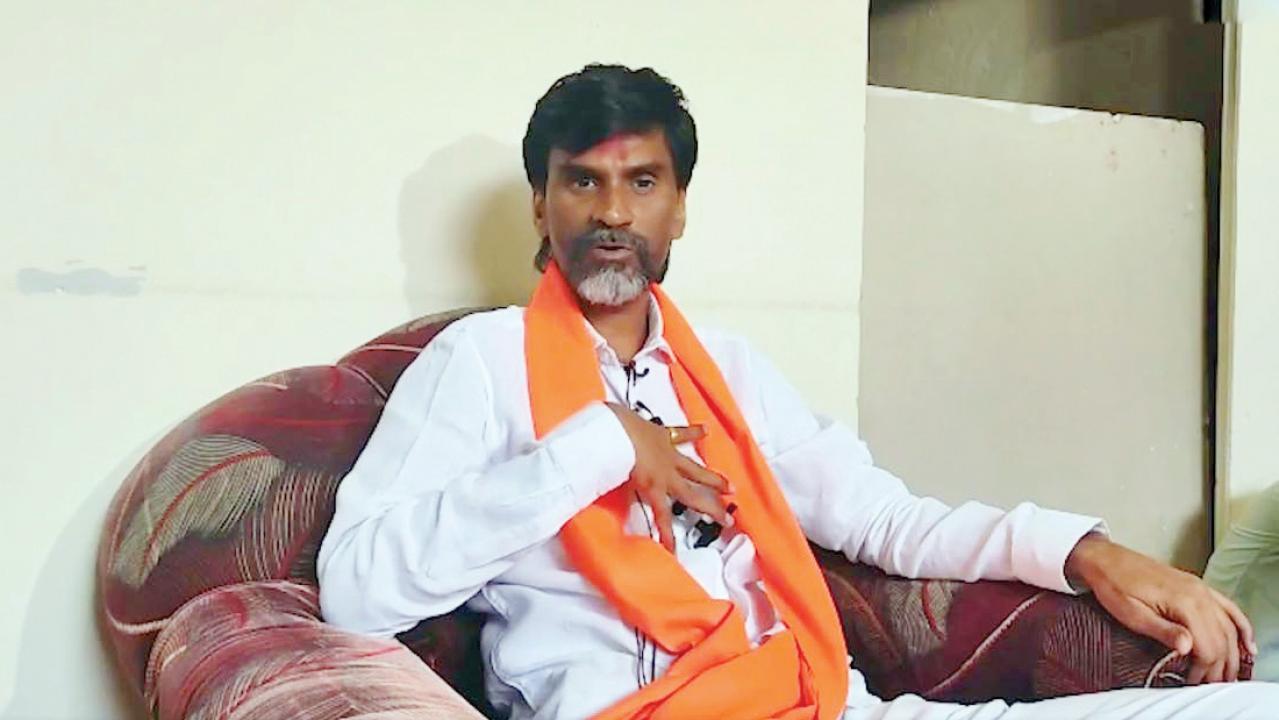 ગઈ કાલે પ્રેસ-કૉન્ફરન્સમાં મનોજ જરાંગે પાટીલ.
