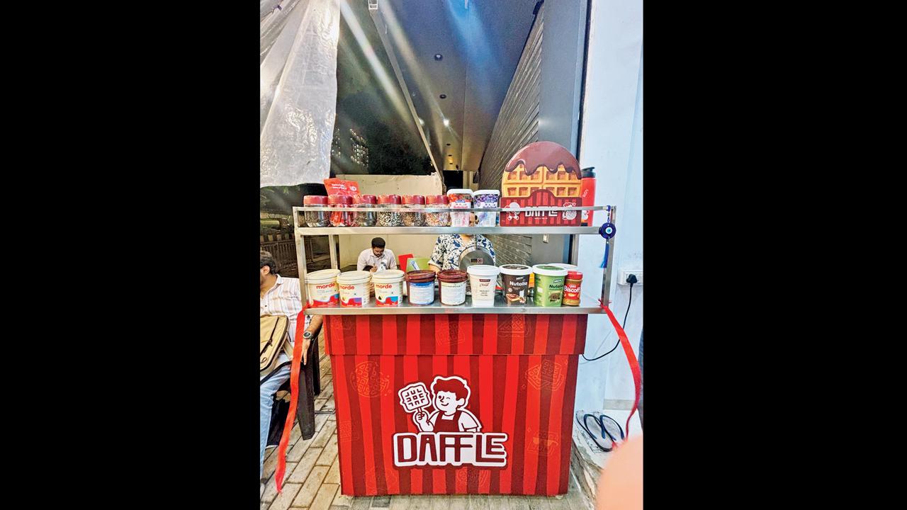 ગુજરાતીઓ માટે આવી ગયાં છે ખાખરા વૉફલ
