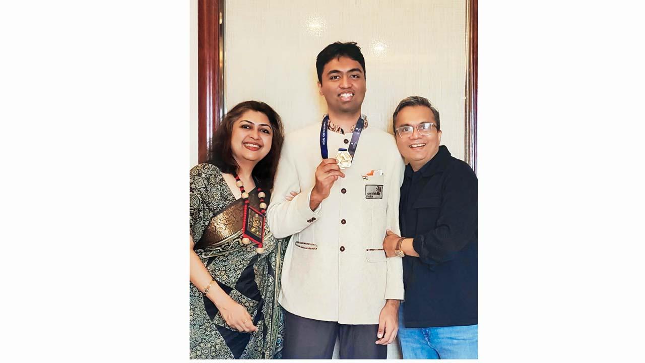 ખુશરાજ રાઠોડ તેનાં પેરેન્ટ્સ સાથે