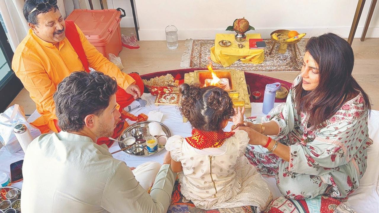 પ્રિયંકાની પરિવાર સાથે દશેરાપૂજા