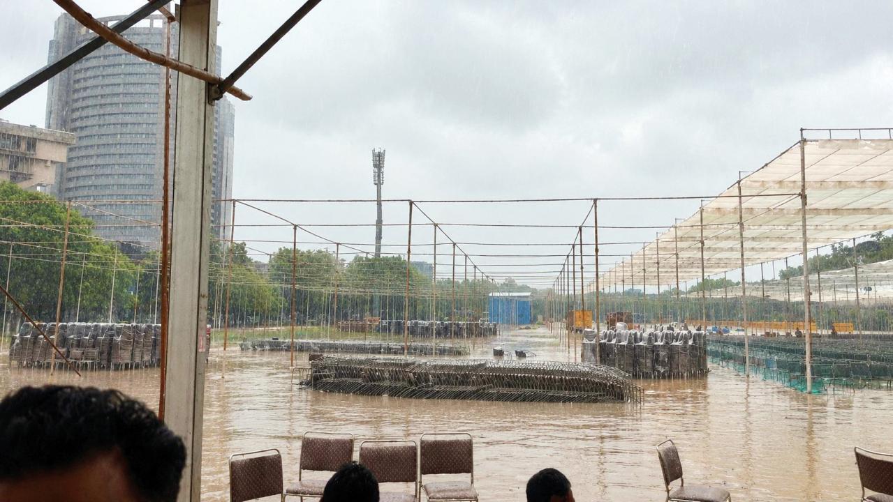 રામલીલા મેદાનમાં પાણી અને કાદવ