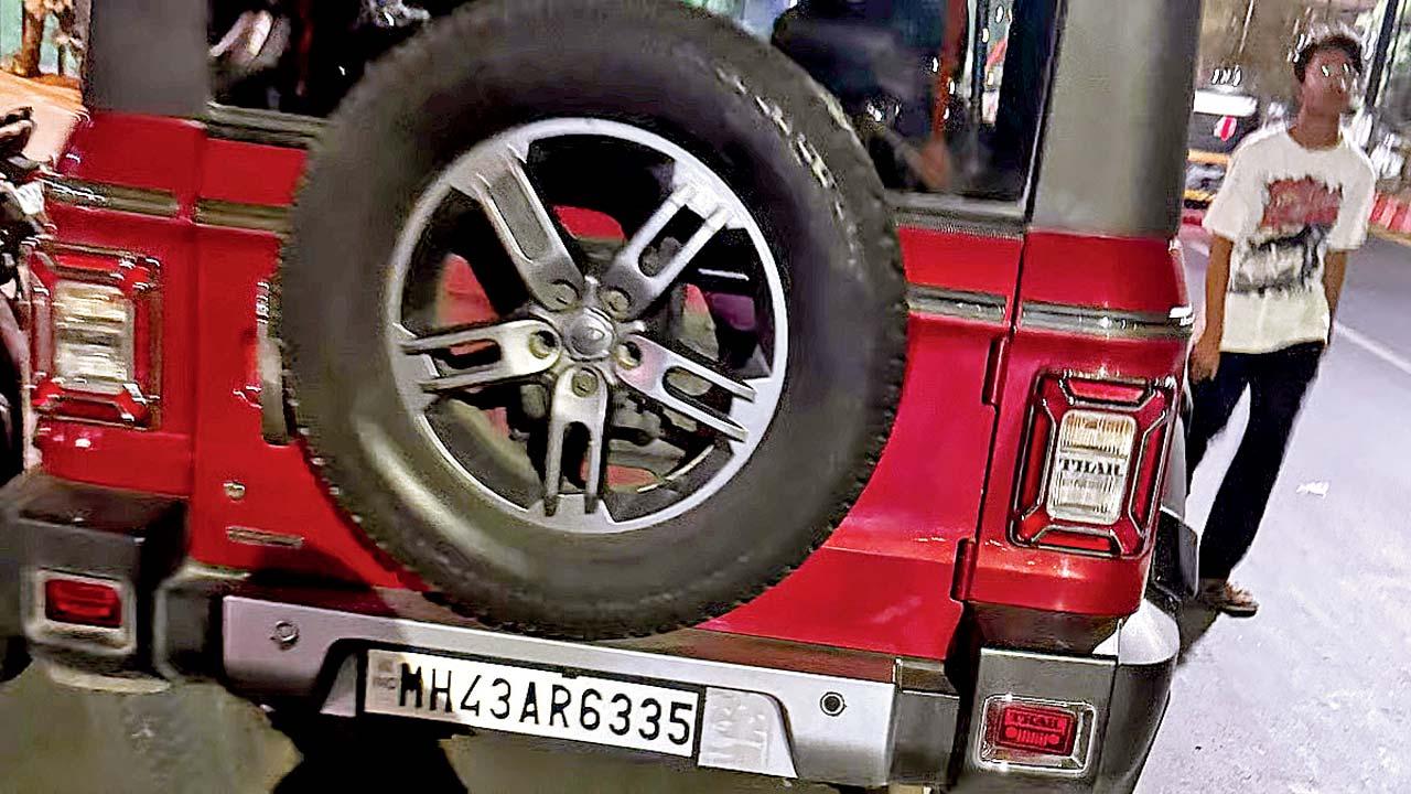 છેડતી કરતી વખતે આરોપી જેમાં  હતો એ બોગસ નંબર-પ્લેટવાળી થાર.