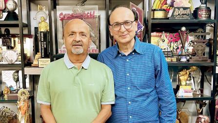 સમીર અનજાન સાથે લેખક રજની મહેતા.