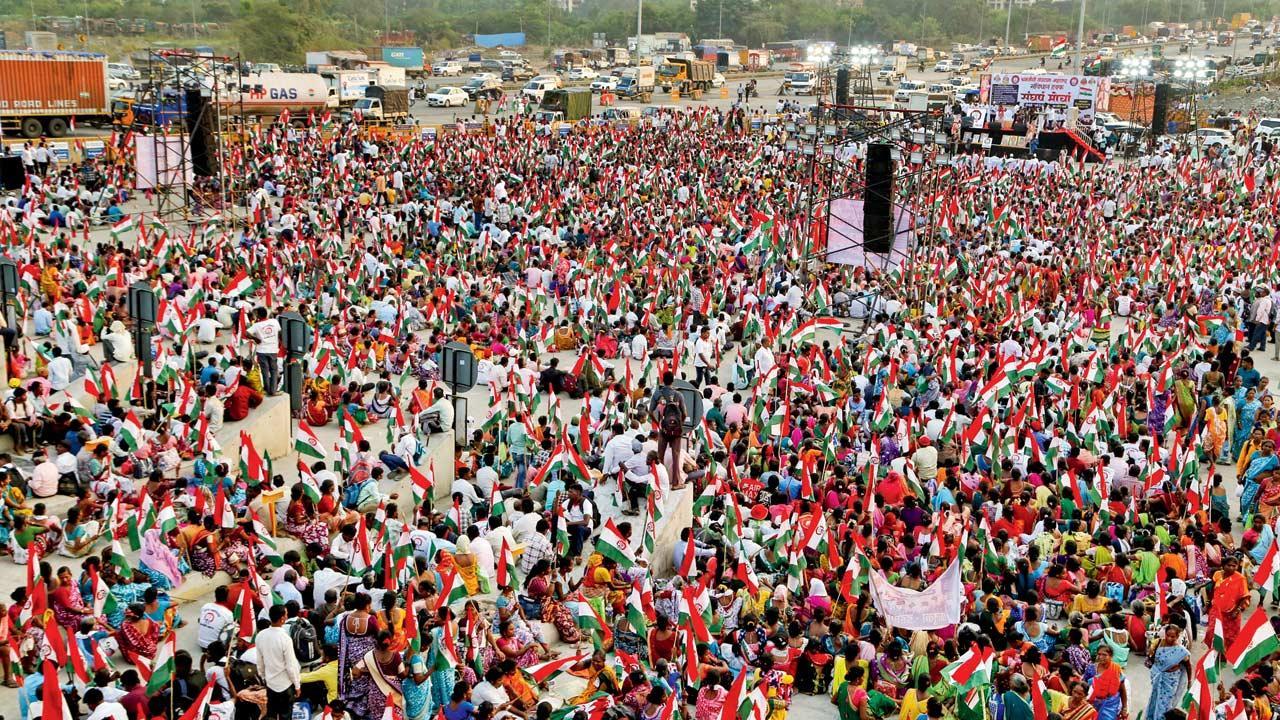 ગઈ કાલે શહાપુરમાં ખેડૂતો.