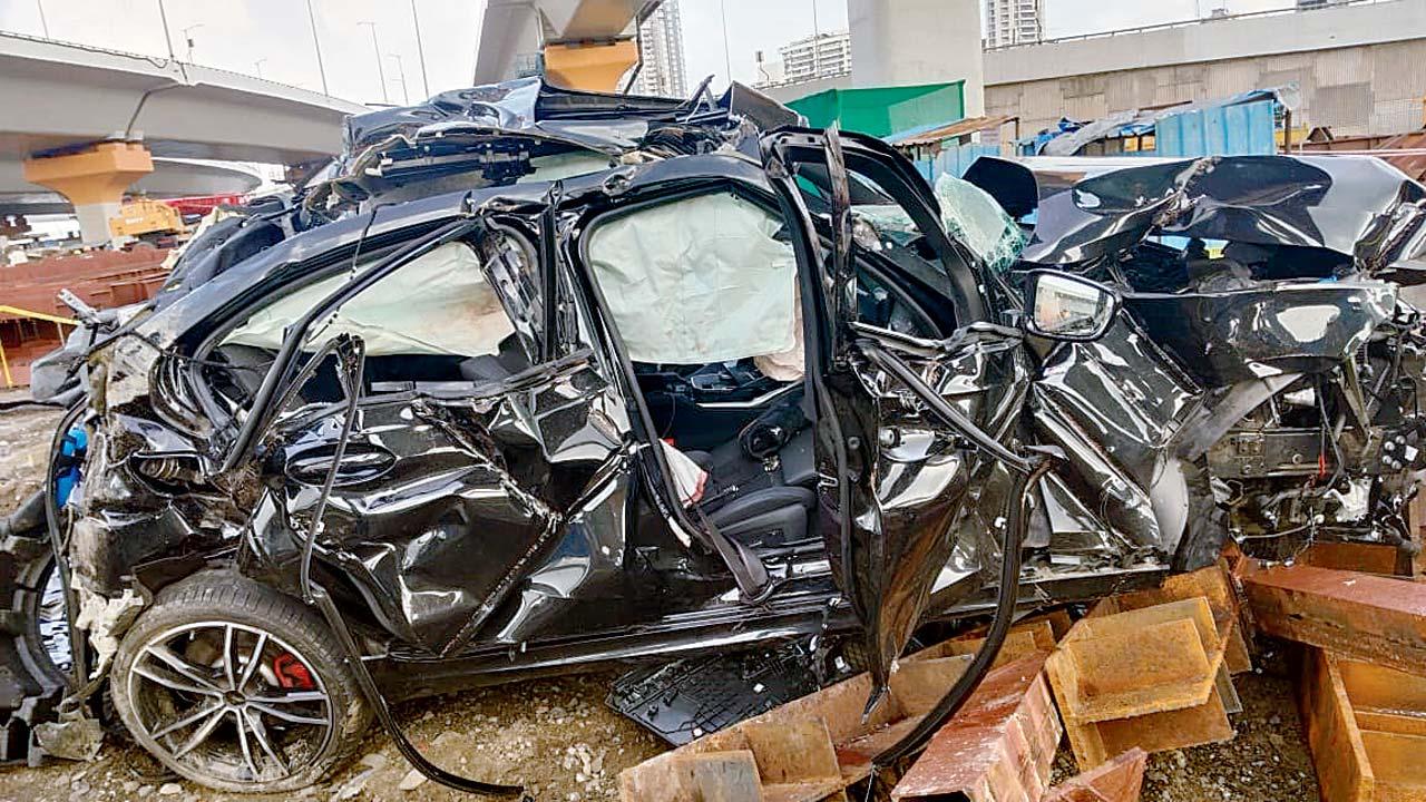 રવિવારે કોસ્ટલ પરથી ખાબકેલી BMW
