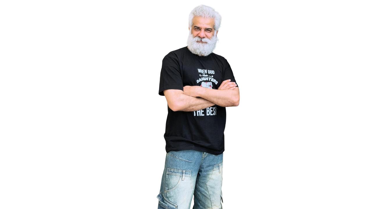  આ અગાઉ આતિશ કાપડિયાએ લખેલા નાટક ‘આંધળો પાટો’ પરથી ‘આંખેં’ અને ‘આવજો વ્હાલા, ફરી મળીશું’ પરથી ‘વક્ત - રેસ અગેઇન્સ્ટ ધ ટાઇમ’ ફિલ્મો બની છે.