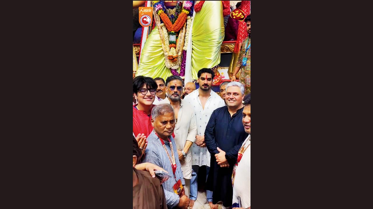 સુનીલ શેટ્ટી અને અહાન શેટ્ટી