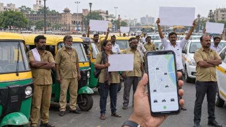 અમદાવાદ: રિક્ષા-ટૅક્સીની હડતાળમાં ડ્રાઈવરોએ પ્રવાસીઓને ધમકાવી અધવચ્ચે ઉતાર્યા