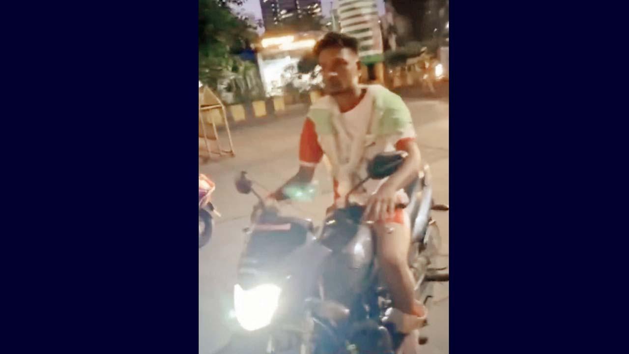 વાઇરલ વિડીયોમાંથી સ્ક્રીનશૉટ
