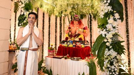 તુષાર કપૂરે કરી ગણપતિ બાપ્પાની આરાધના (તસવીરોઃ સતેજ શિંદે)