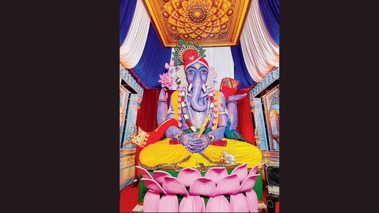 શ્રીનાથજીના સ્વરૂપમાં બિરાજમાન ગિરગાવચા મહારાજા 
