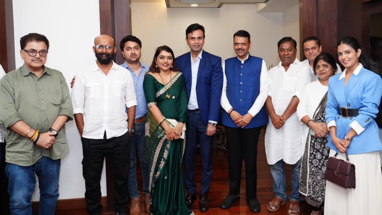 મરાઠી ફિલ્મ `ગોંધળ`ની ટીમે મુખ્યમંત્રી દેવેન્દ્ર ફડણવીસ સાથે કરી મુલાકાત