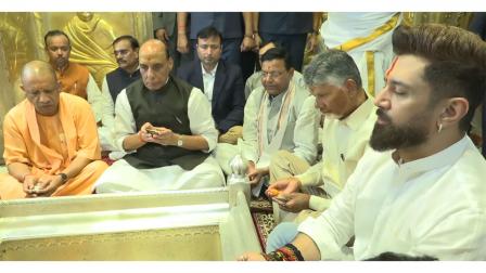 રાજનાથ સિંહ અને CM યોગીએ PM મોદીના જન્મદિવસે વહેંચ્યો પ્રસાદ,વારાણસીમાં કરી પૂજા