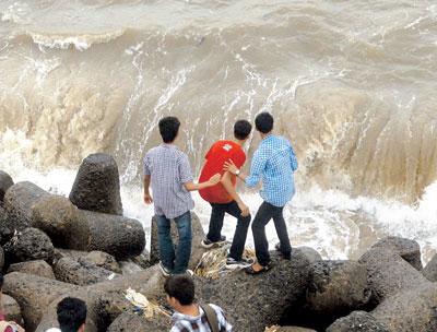 સતત બીજા દિવસેય ભારે વરસાદ, પણ ૪.૯૭ની ભરતીએ કોઈ સમસ્યા ન સરજી