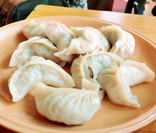 સ્વીટ મોમોઝ વિથ ચૉકલેટ ચિપ્સ