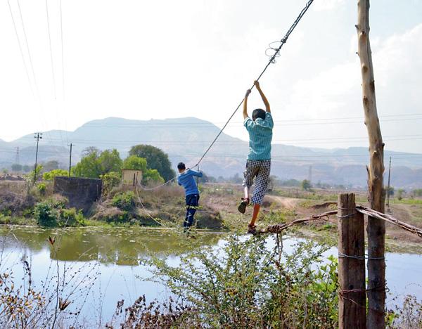 ઉલ્હાસ નદી પર પુલ બાંધવાની માગણી બહેરા કાને અથડાય છે
