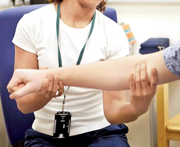 સ્ટ્રોકને લીધે જો લકવો થયો હોય તો આ દરદીને મદદરૂપ થઈ શકે છે ન્યુરો-રીહૅબ