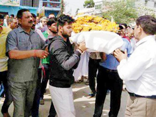 પપ્પાના અંતિમ સંસ્કાર પતાવ્યા બાદ દિલ્હીની ટીમ સાથે જોડાયો રિષભ પંત