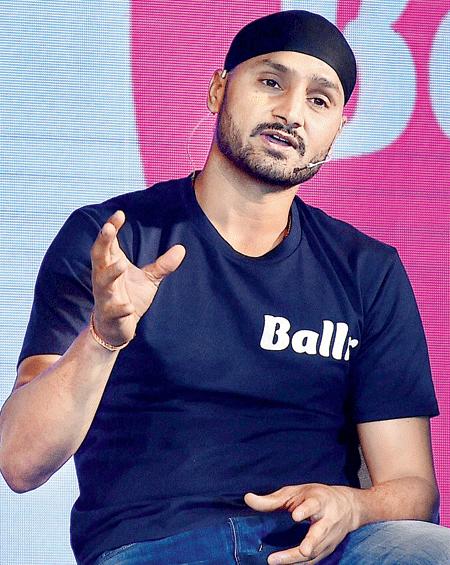 જેટ ઍરવેઝના વિદેશી પાઇલટની બદમાશી મહિલાને મારી અને ગાળો આપી