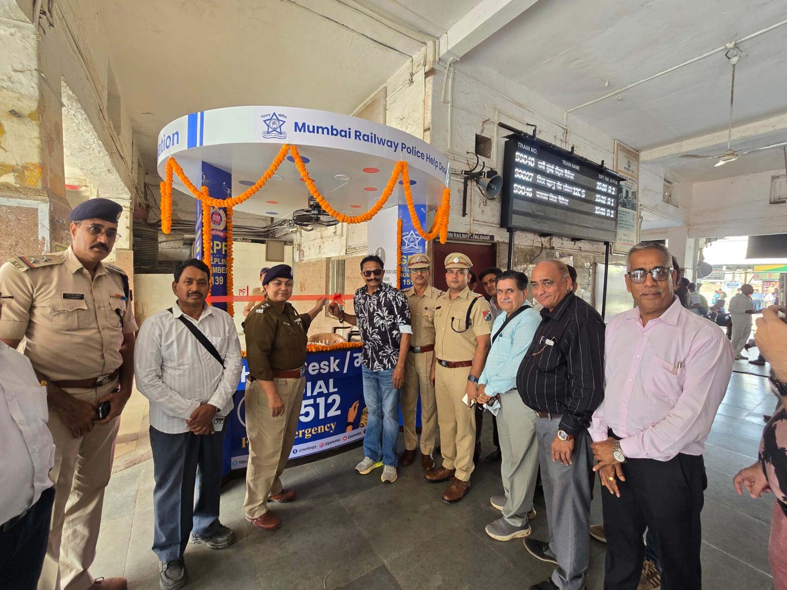 પાલઘર રેલવેસ્ટેશન પર હેલ્પ ડેસ્ક શરૂ કરાયું